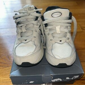 New Balance 2002r Timberwolf black 11c